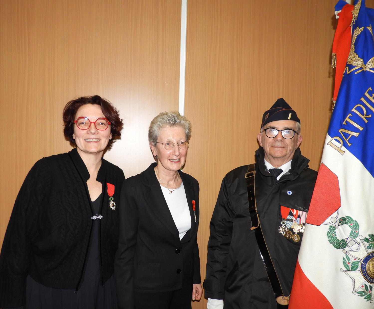 Karin Tarte, Dominique Fage, et le porte drapeau du comité de Rennes